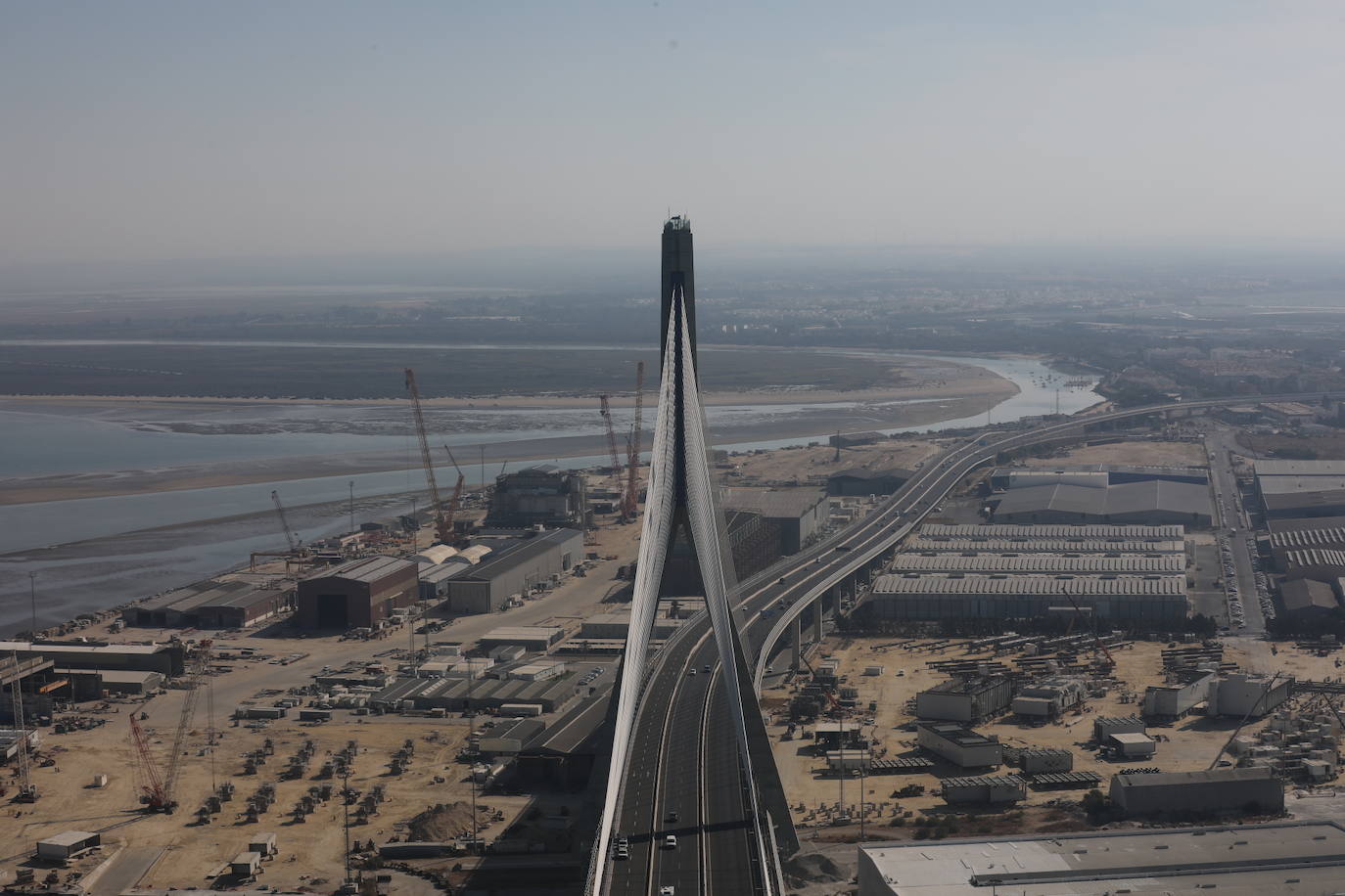 Fotos: La Bahía de Cádiz desde el punto más alto del puente de la Constitución de 1812, el imponente viaje al &#039;cielo&#039;