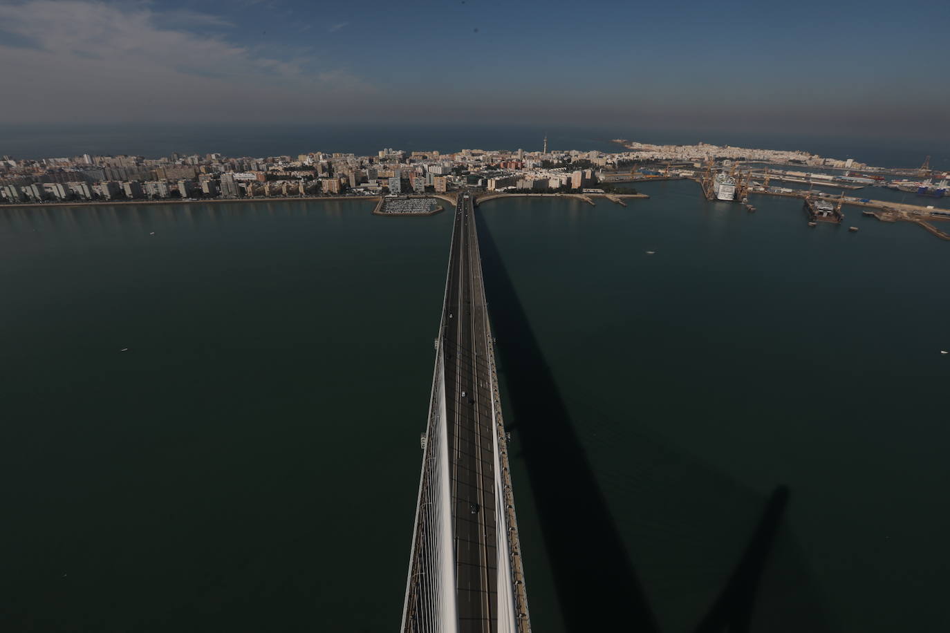 Fotos: La Bahía de Cádiz desde el punto más alto del puente de la Constitución de 1812, el imponente viaje al &#039;cielo&#039;