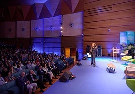 Elsa Punset abre la segunda jornada del Blue Zone Forum llamando al «optimismo» como forma de vida