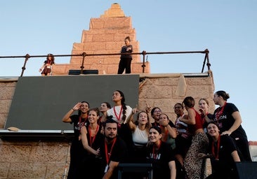 De Gadir a Roma contado por Cádiz, un espectáculo con sello gaditano ilumina la Puerta de Tierra