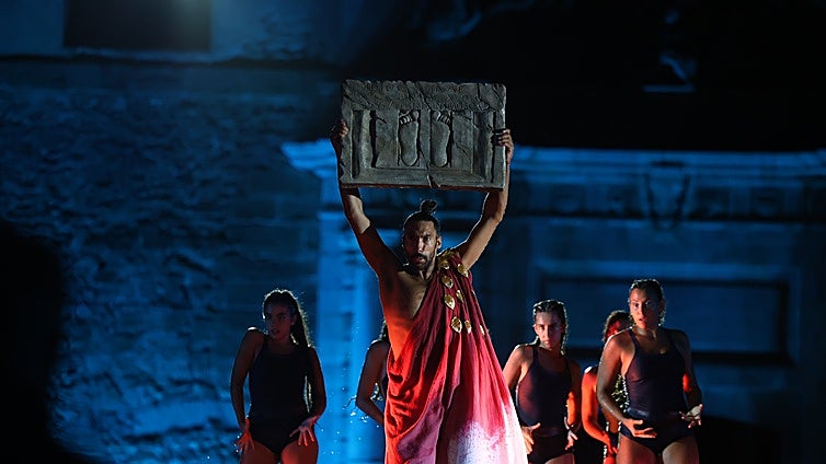 Y Cádiz volvió a ser faro: un viaje de Gadir a Gades entre coros, danza y mar