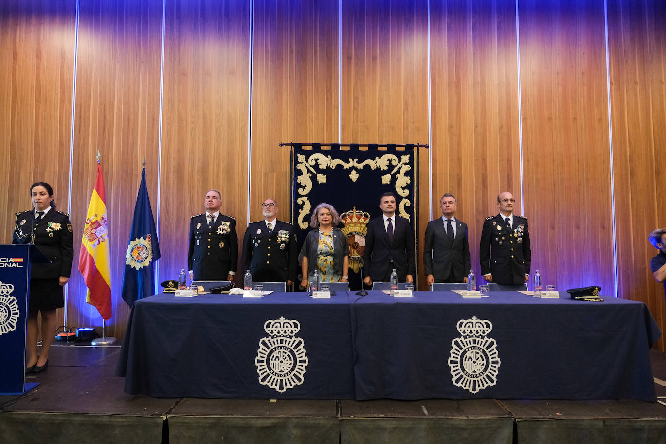 Fotos: Acto de la Policía Nacional con motivo de la fiesta de los Santos Ángeles Custodios en Cádiz