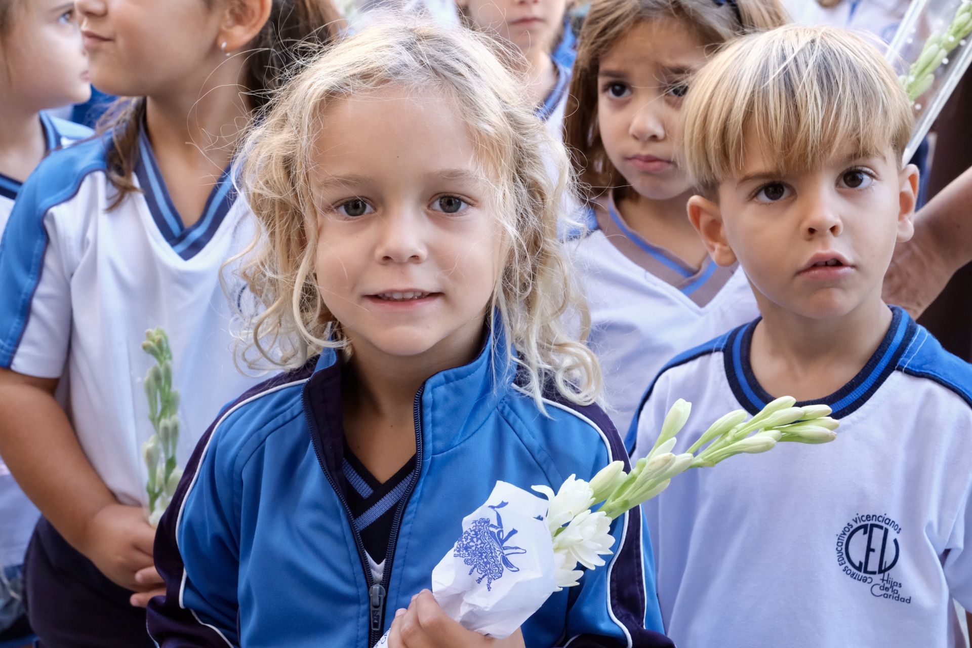 Fotos: Escolares gaditanos llevan flores a la Patrona de la ciudad