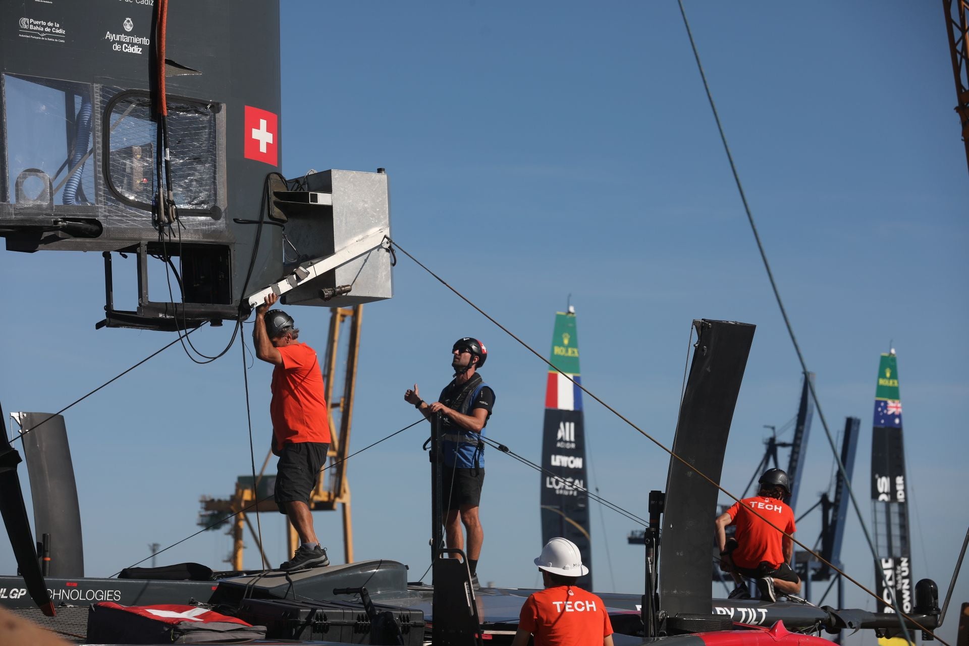 Fotos: Los últimos preparativos antes del inicio de la SailGP en Cádiz