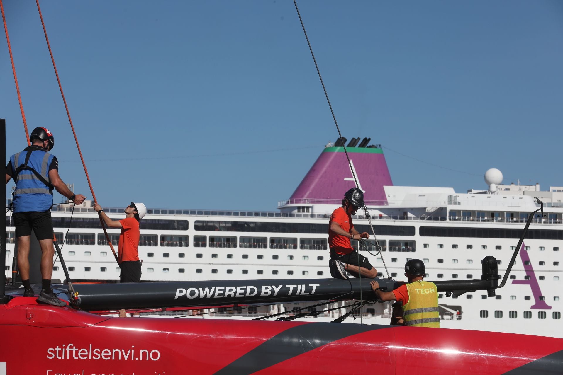 Fotos: Los últimos preparativos antes del inicio de la SailGP en Cádiz