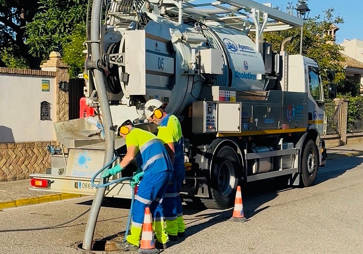 Más de 15.000 imbornales y 350 km de alcantarillado son revisados para garantizar la seguridad de El Puerto ante las lluvias