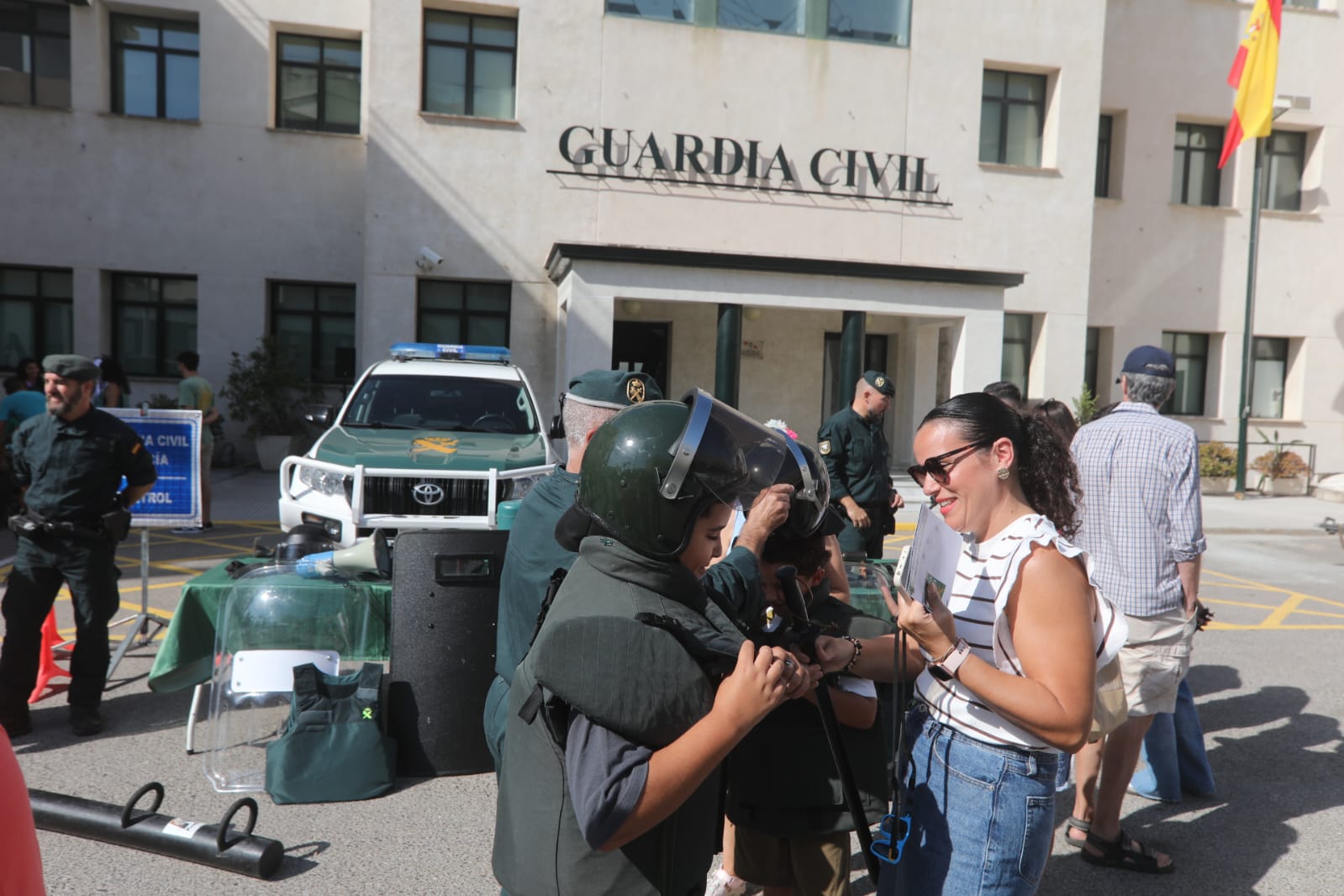 Fotos: Las imágenes de la jornada de puertas abiertas en la Comandancia de la Guardia Civil de Cádiz