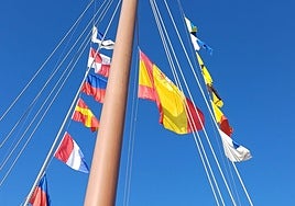 ElCano anima al equipo español de Sail GP con el izado de la bandera nacional
