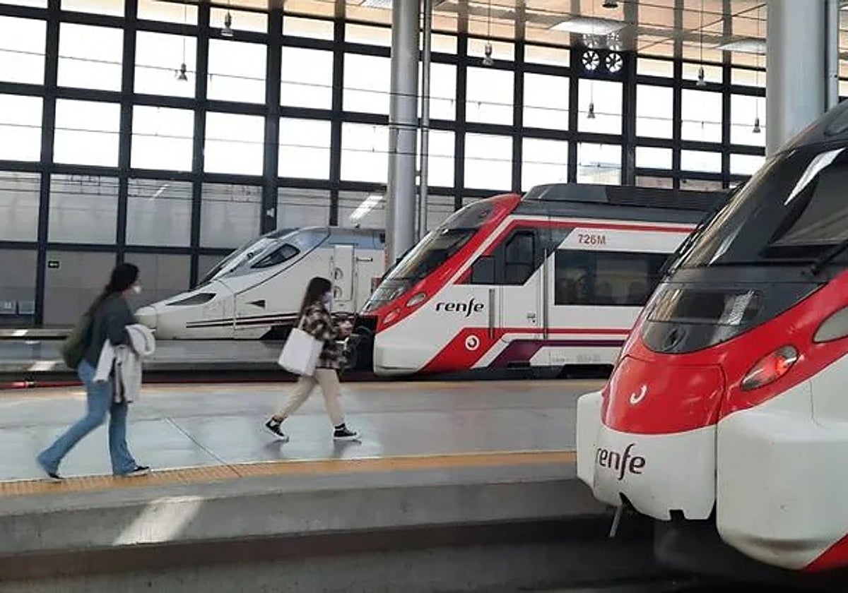 Más de 3.000 trenes conectaron Sevilla y Cádiz este verano, 257 con el doble de plazas habituales