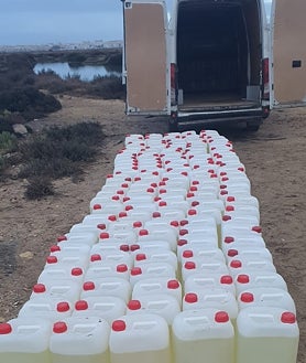 Imagen secundaria 2 - Noche frenética en la costa de Cádiz en la lucha contra el narcotráfico: petaqueras, narcolanchas y cuatro detenidos