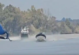 Cuatro guardias civiles heridos en otra persecución a una narcolancha por el Guadalquivir