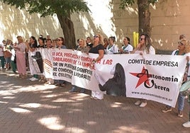 Continúan las protestas del personal de limpieza de la UCA «por recortes y condiciones precarias»