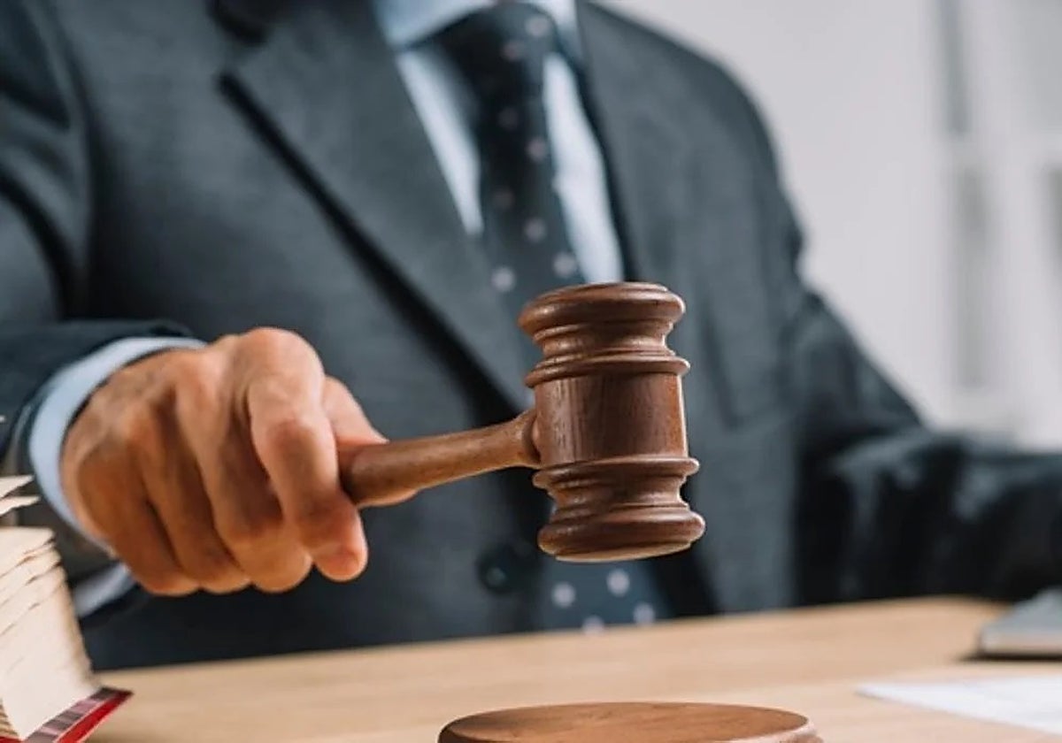 La pena final se fija en nueve años y nueve meses de prisión