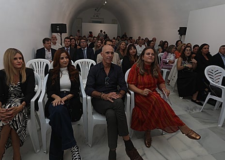 Imagen secundaria 1 - Varios momentos de la gala Cádiz Solidaria