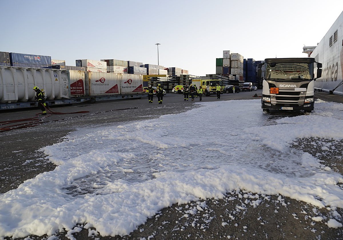 Simulacro de incendio en el muelle de Cádiz