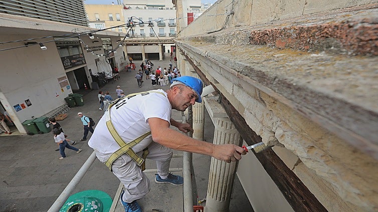 Renace la joya del comercio de Cádiz: el Mercado Central de Abastos, restaurado y rejuvenecido