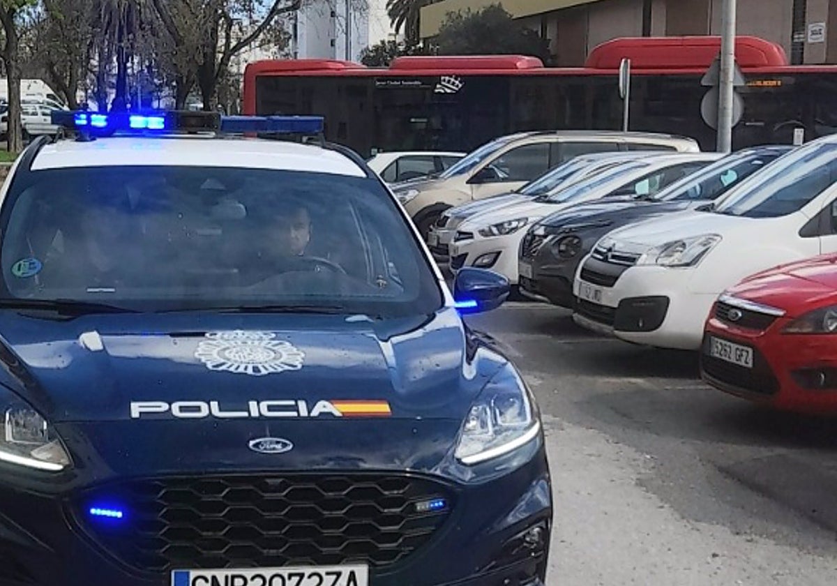 Del susto al alivio en Jerez: la Policía atrapa a un hombre que asaltó una pastelería en el centro con un arma simulada