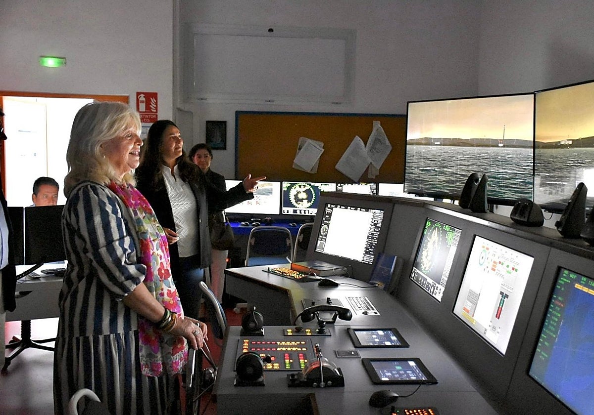 La delegada de la Junta de Andalucía en Cádiz, Mercedes Colombo en una visita al Centro