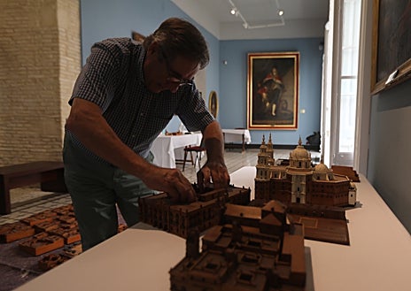 Imagen secundaria 1 - Restauración en directo: así se desmonta y limpia la histórica Maqueta de Cádiz