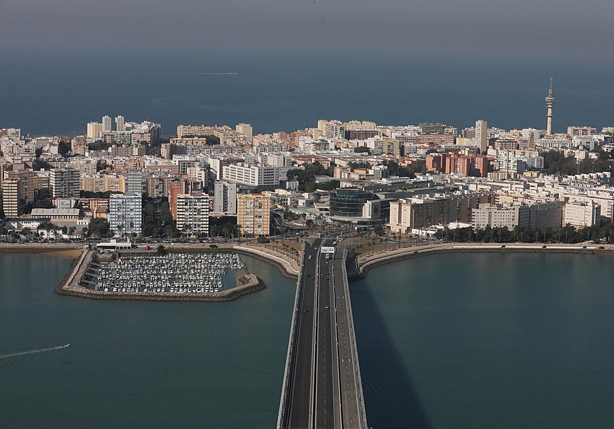 Vista aérea de Cádiz desde el Segundo Puente