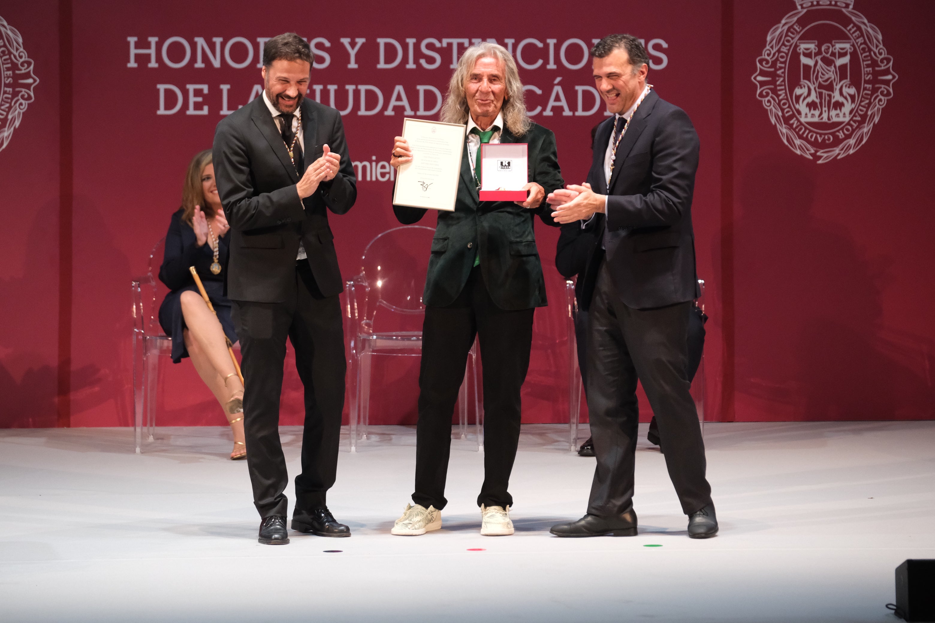 Fotos: La emoción marca la gala de entrega de Honores y Distinciones de Cádiz 2025