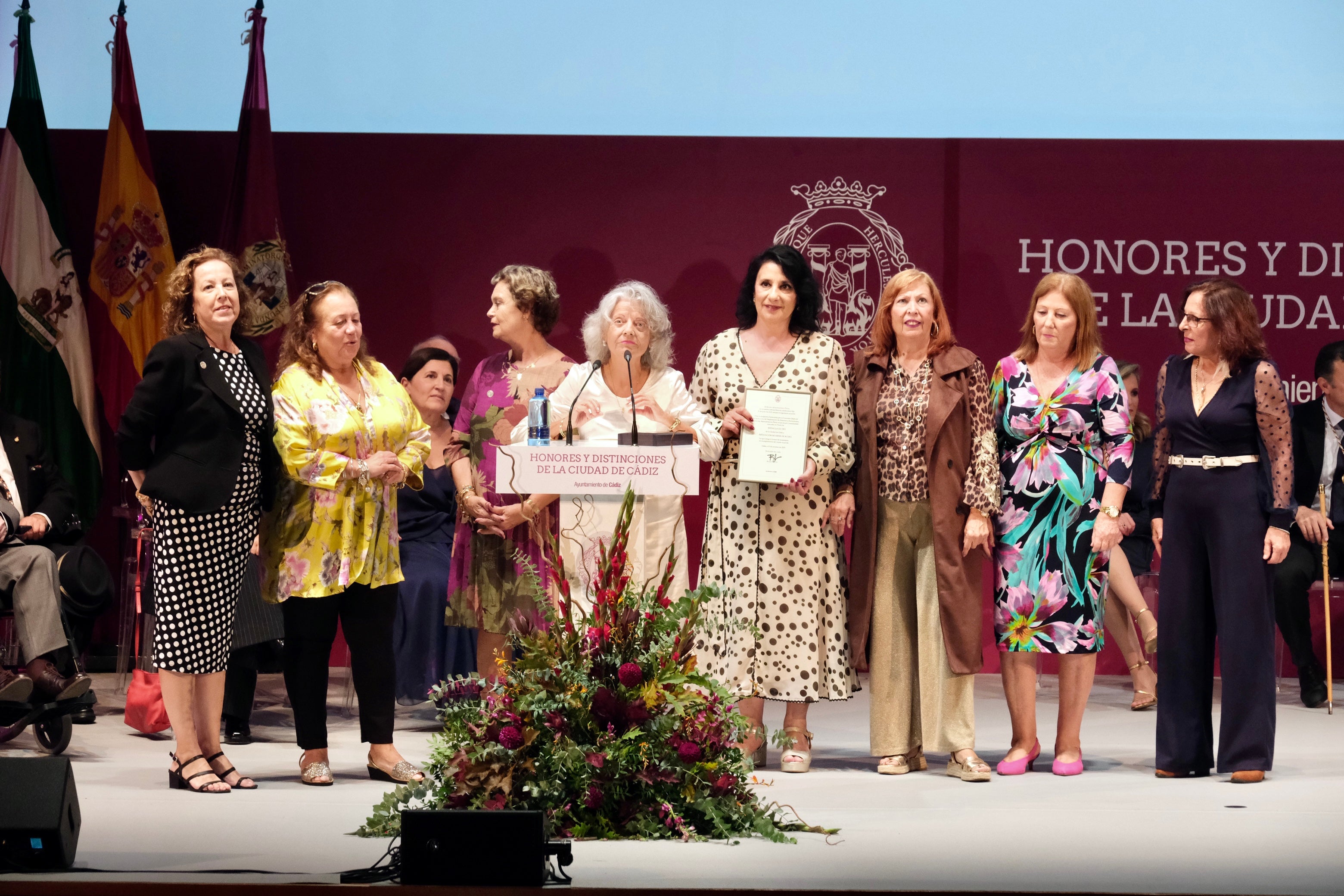 Fotos: La emoción marca la gala de entrega de Honores y Distinciones de Cádiz 2025
