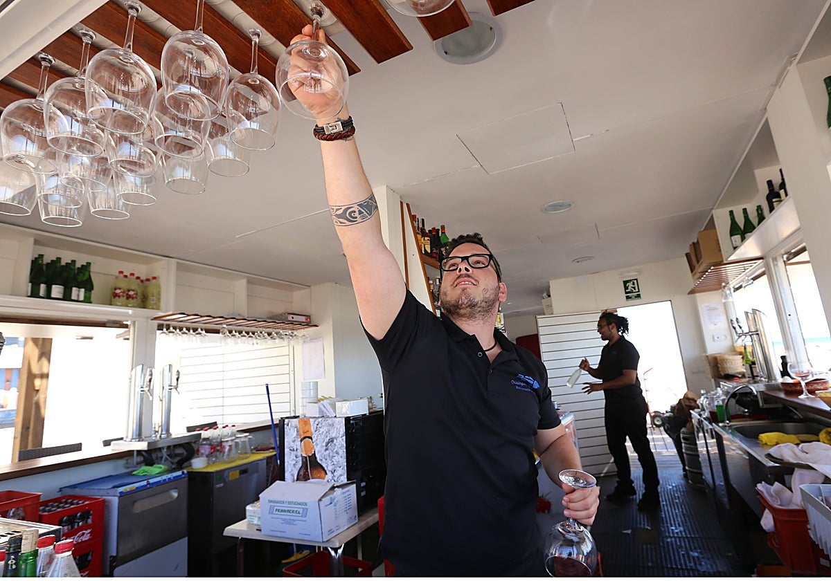 La hostelería fue el refugio laboral este verano para miles de gaditanos