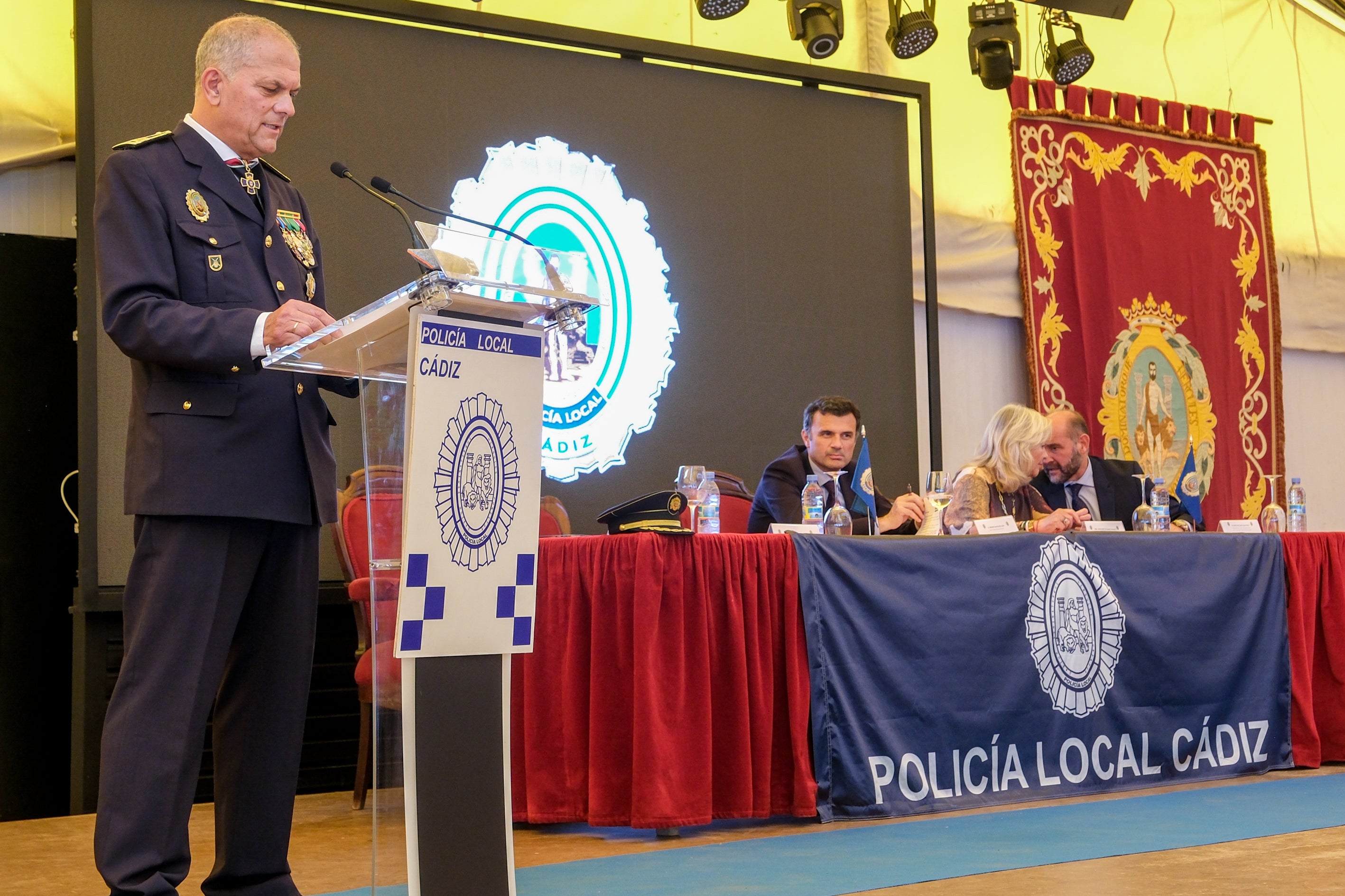 Honores al patrón de la Policía Local de Cádiz