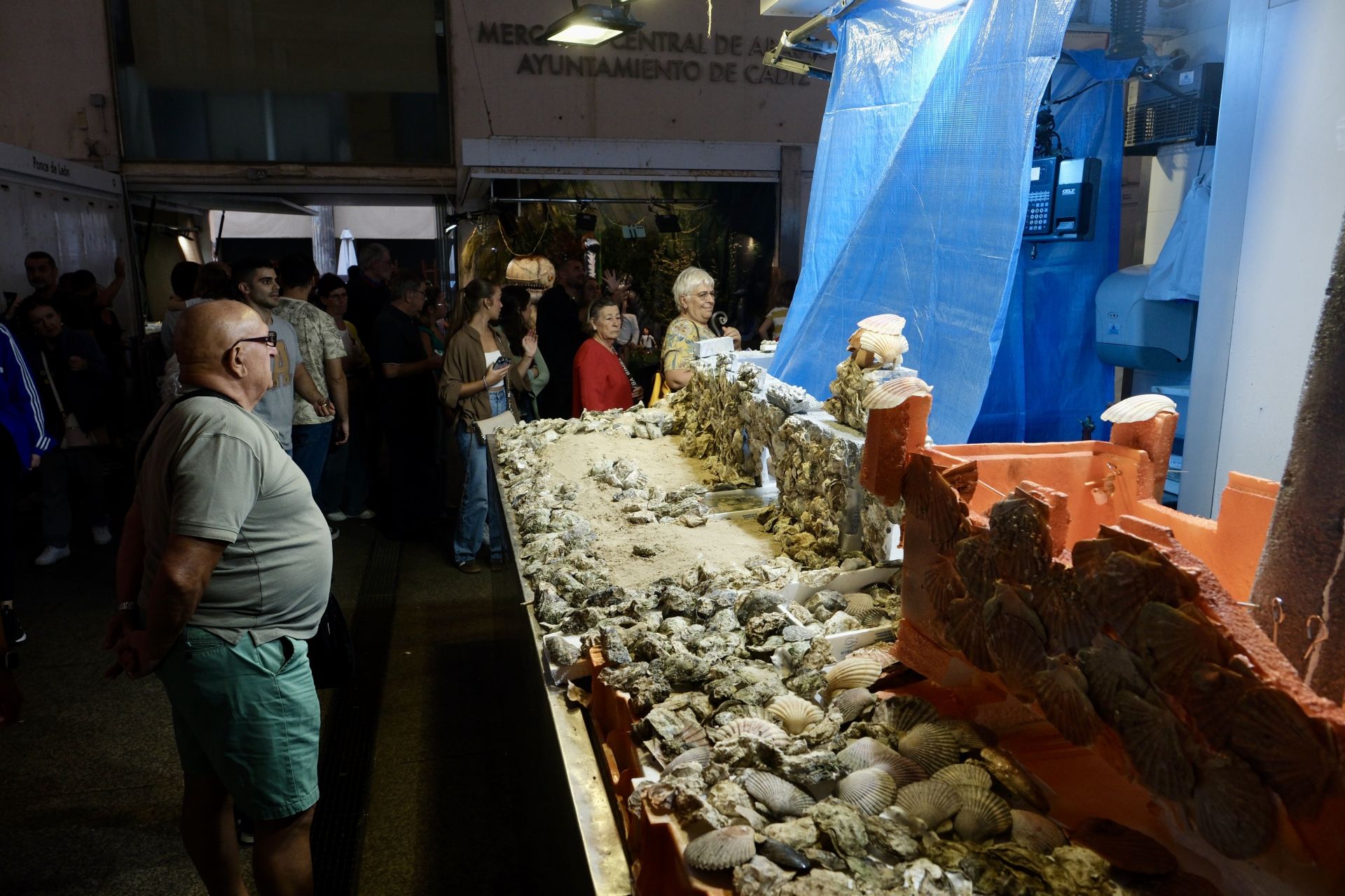 Fotos: El mercado central de Cádiz celebra la fiesta de Los Tosantos