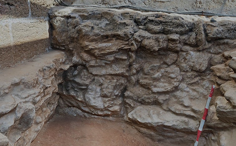 Imagen principal - Hallan restos de la antigua almadraba de Sancti Petri en nuevas excavaciones arqueológicas