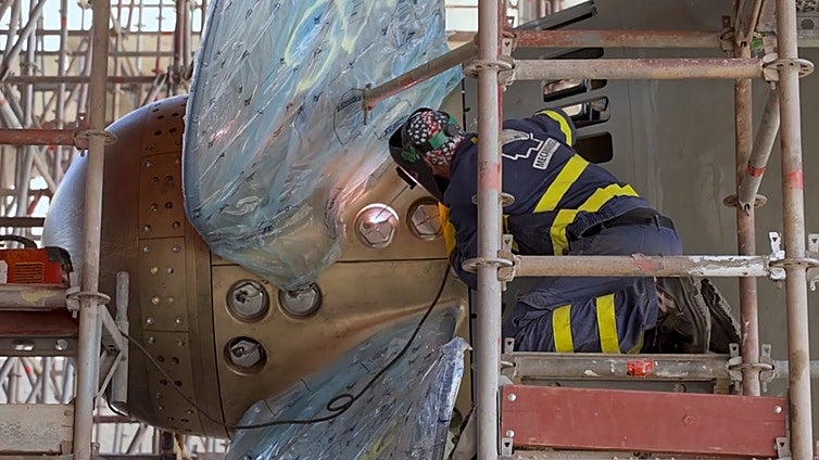 Cuatro meses de obras del 'Juan Carlos I', las imágenes paso a paso