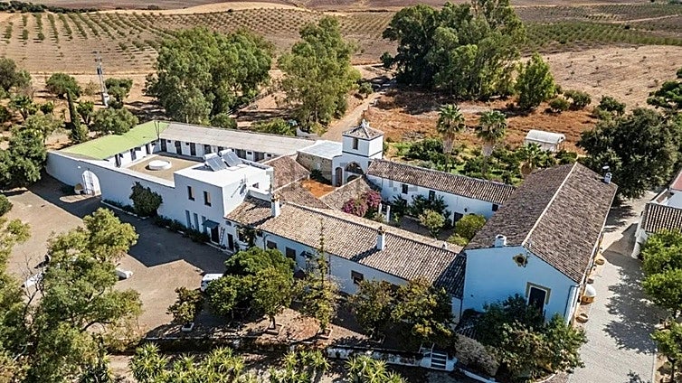El cortijo más increíble de la Sierra de Cádiz sale a la venta por dos millones de euros: tiene más de diez hectáreas