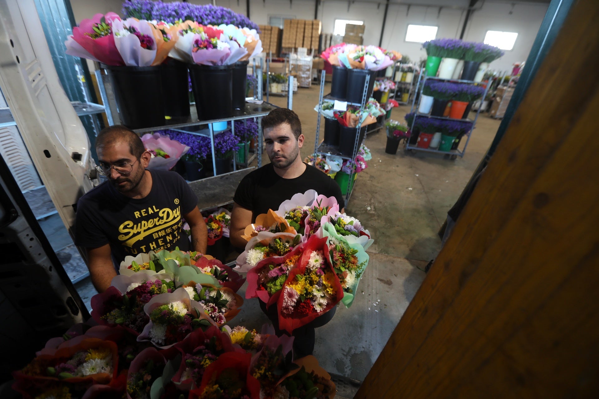 Imagen secundaria 1 - El secreto de Chipiona: así se convirtió este pueblo de Cádiz en el &#039;jardín de España&#039; que exporta flores a todo el mundo