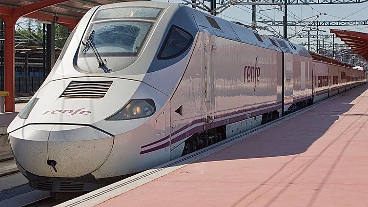 El Gobierno asegura que los Alvia de la línea Algeciras-Madrid están en buen estado y con muchos años de vida útil por delante