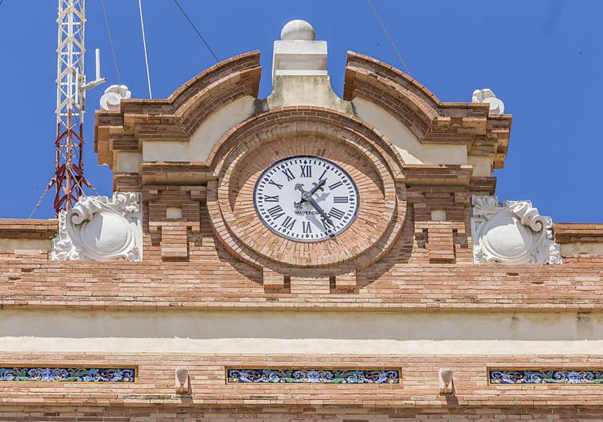 Reloj del edificio de Correos de Cádiz