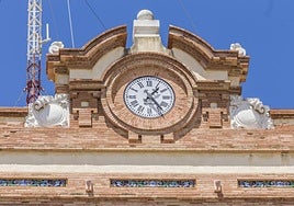 El mítico reloj de Cádiz que casi nunca da bien la hora