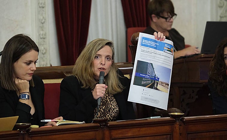 Imagen principal - Maite González, Demetrio Quirós y José Ramón Ortega han debatido durante el pleno