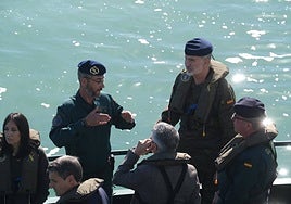 El Rey Felipe VI conoce las entrañas del Servicio Marítimo de la Guardia Civil en Cádiz