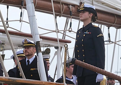 Imagen secundaria 1 - Visita de los Reyes para despedir a su hija Leonor