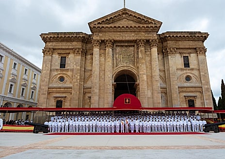Imagen secundaria 1 - El Rey Felipe VI regresa a Cádiz: un repaso a sus recientes visitas a la provincia