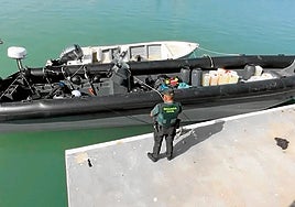 Cinco detenidos y una narcolancha interceptada en la Punta del Boquerón