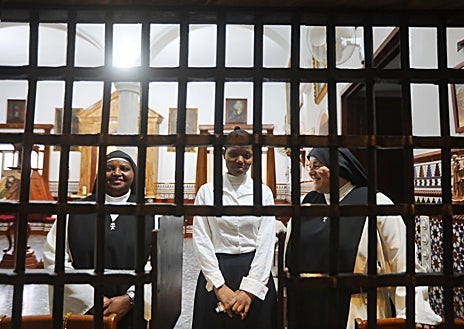 Imagen secundaria 1 - «El ruido y la cantidad de estímulos del mundo amenazan con silenciar la llamada divina»