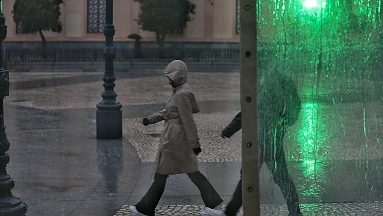 La Aemet sube la alerta a naranja en Cádiz por lluvias el fin de semana: estas serán las peores horas