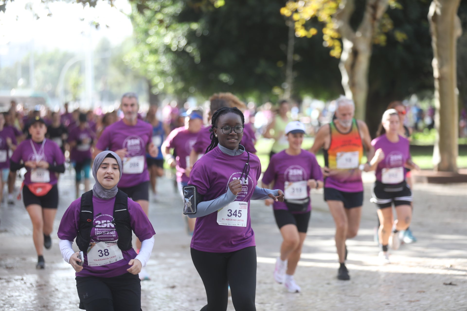 Cádiz se une y corre contra la violencia de género