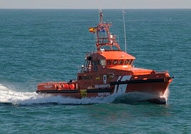 Sin noticias de los tripulantes de la narcolancha caídos al mar en Cádiz: este domingo se retoma la búsqueda