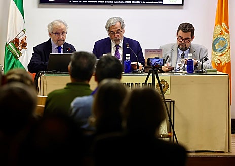 Imagen secundaria 1 - El Ateneo de Cádiz abre sus puertas al pensamiento cromático de José María Esteban con &#039;El color de Cádiz&#039;