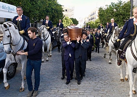 Imagen secundaria 1 - Imágenes del acto homenaje del último adiós a Álvaro Domecq.