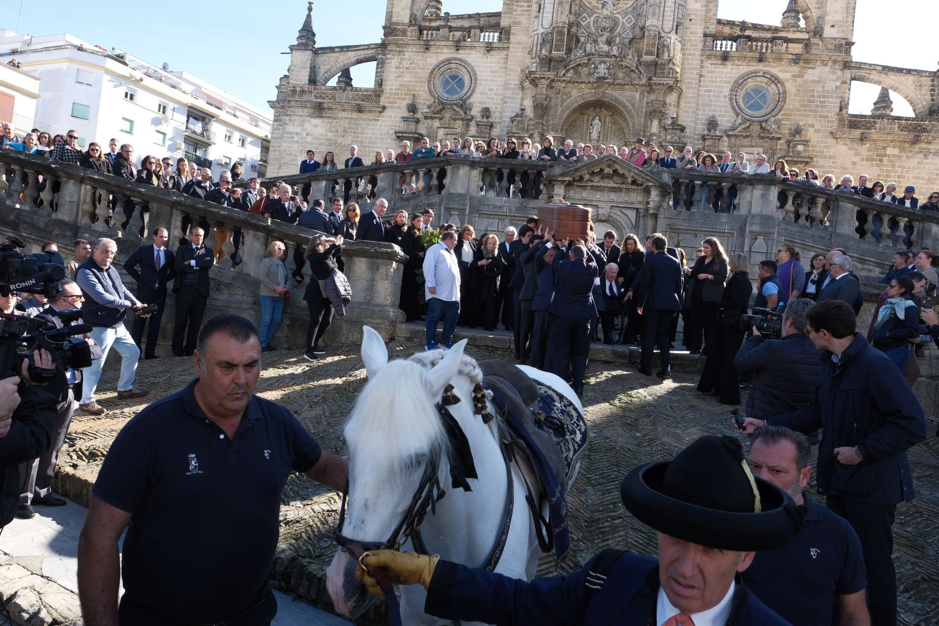 Fotos: Emotiva despedida a Álvaro Domecq Romero en la Catedral de Jerez