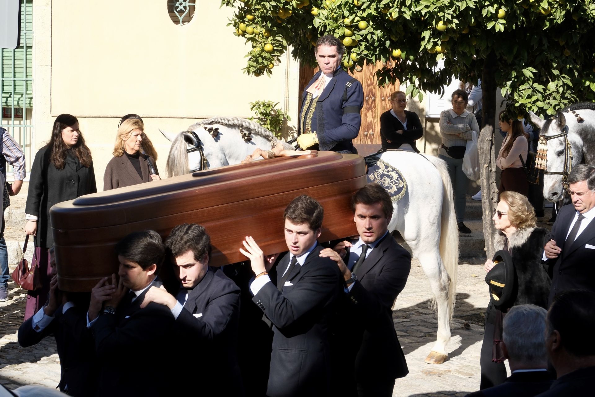 Fotos: Emotiva despedida a Álvaro Domecq Romero en la Catedral de Jerez