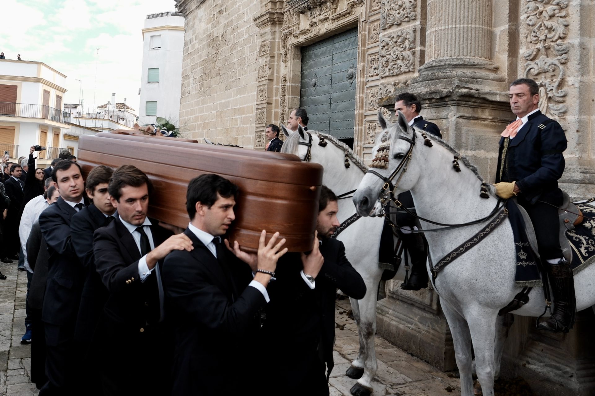 Fotos: Emotiva despedida a Álvaro Domecq Romero en la Catedral de Jerez